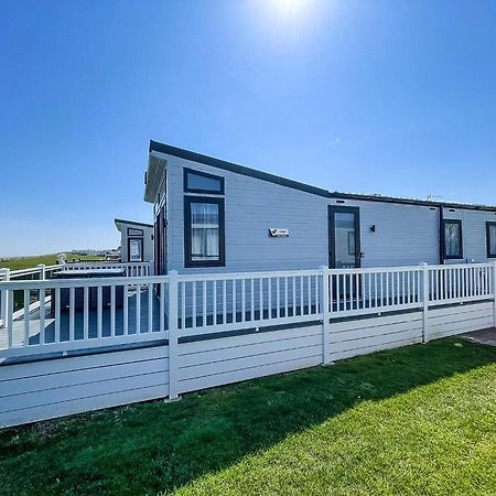 Beautiful Lodge With Full Sea Views At Broadland Sands In Suffolk Ref 20235Bs Hopton on Sea Eksteriør bilde