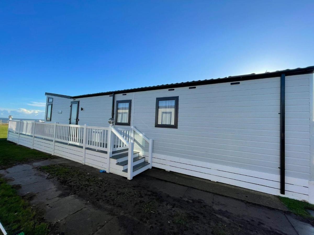 Beautiful Lodge With Full Sea Views At Broadland Sands In Suffolk Ref 20235Bs Hopton on Sea Eksteriør bilde