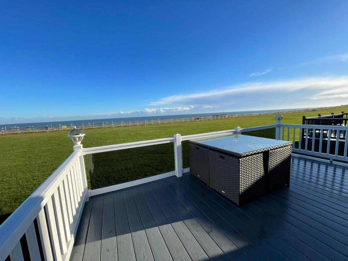 Beautiful Lodge With Full Sea Views At Broadland Sands In Suffolk Ref 20235Bs Hopton on Sea Eksteriør bilde