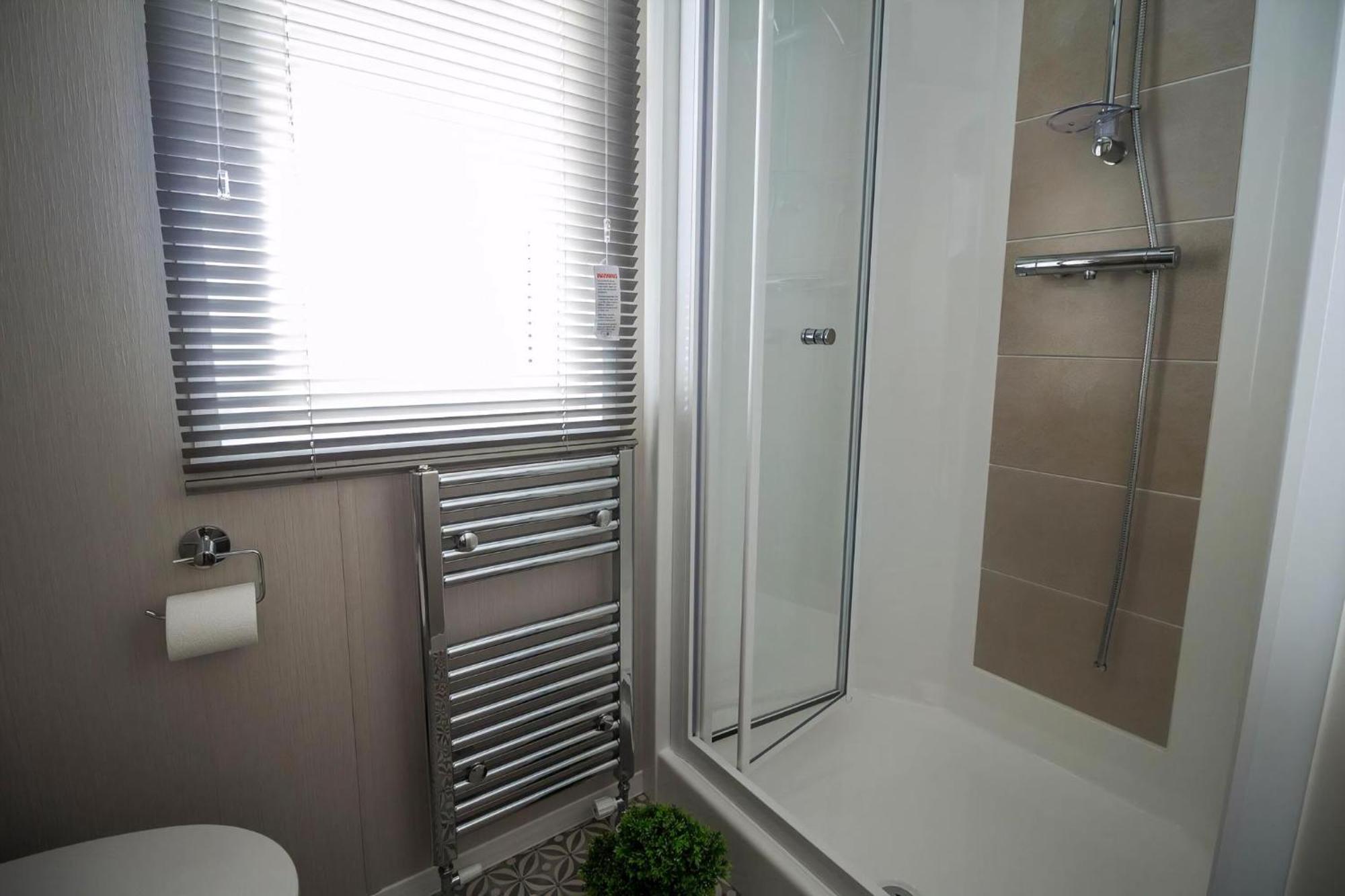 Beautiful Lodge With Full Sea Views At Broadland Sands In Suffolk Ref 20235Bs Hopton on Sea Eksteriør bilde