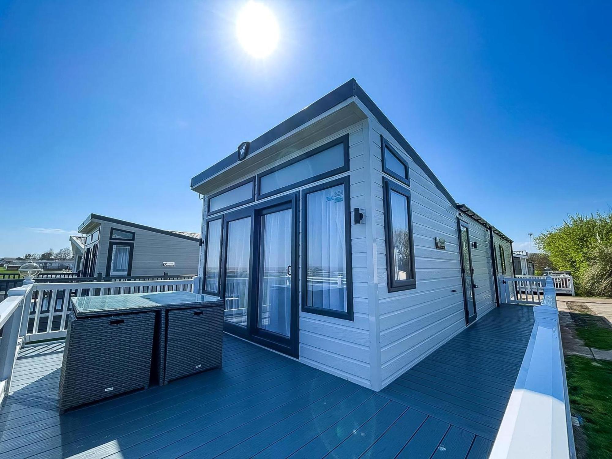 Beautiful Lodge With Full Sea Views At Broadland Sands In Suffolk Ref 20235Bs Hopton on Sea Eksteriør bilde
