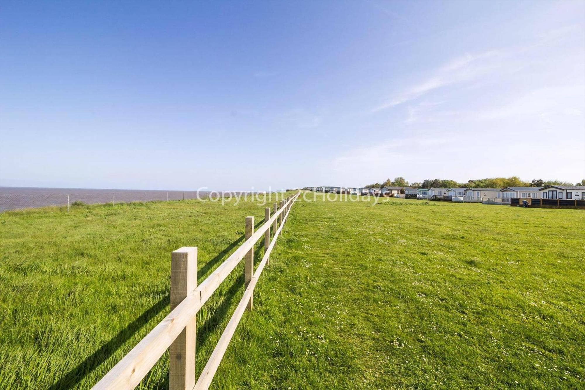 Beautiful Lodge With Full Sea Views At Broadland Sands In Suffolk Ref 20235Bs Hopton on Sea Eksteriør bilde