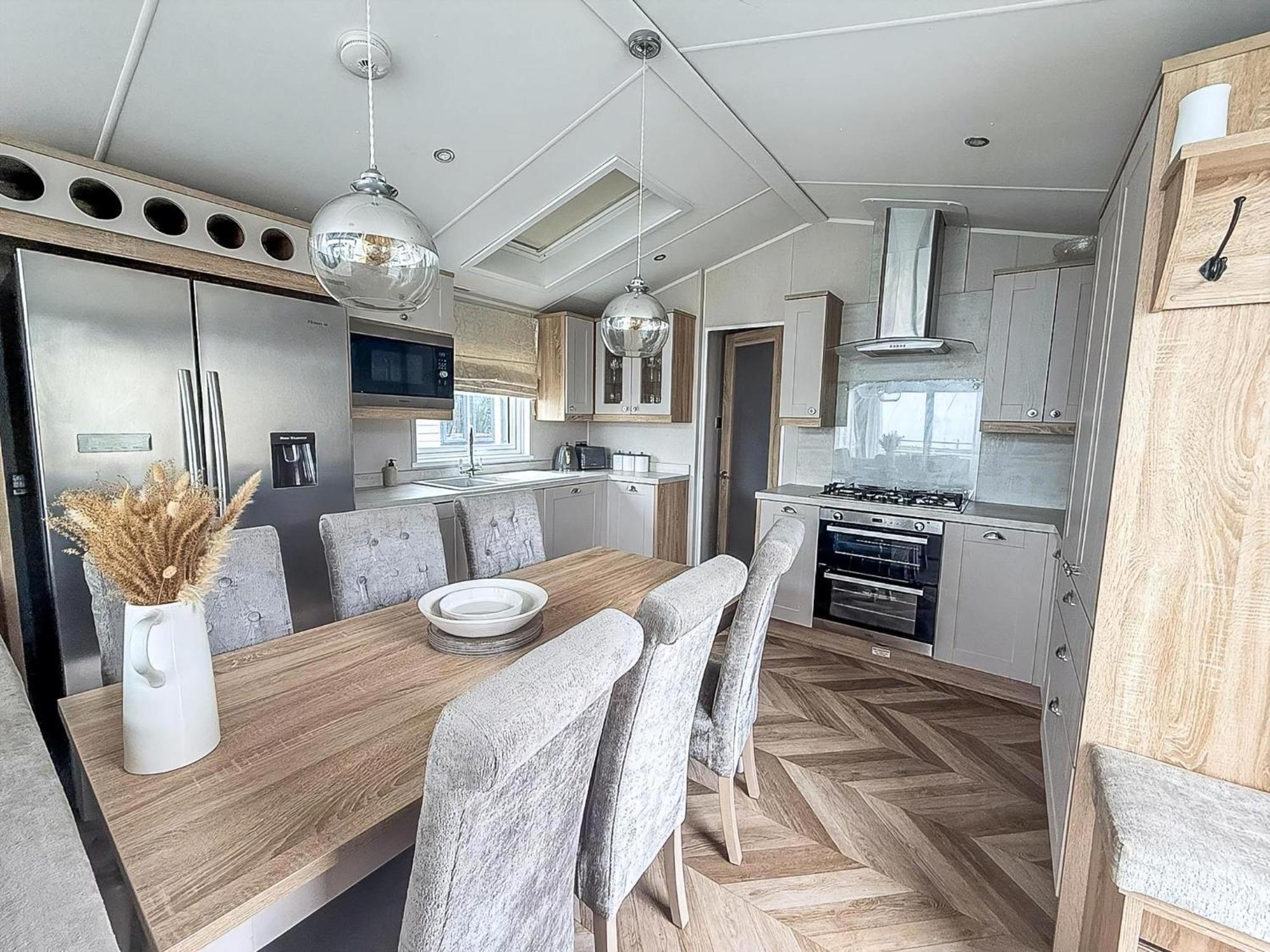 Beautiful Lodge With Full Sea Views At Broadland Sands In Suffolk Ref 20235Bs Hopton on Sea Eksteriør bilde