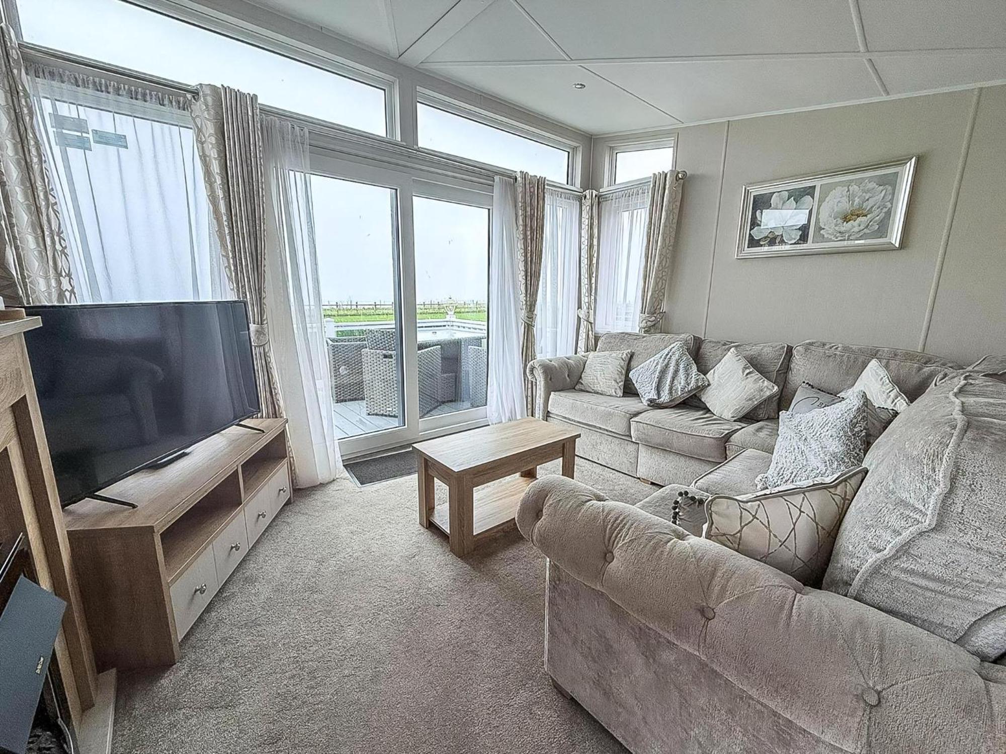 Beautiful Lodge With Full Sea Views At Broadland Sands In Suffolk Ref 20235Bs Hopton on Sea Eksteriør bilde