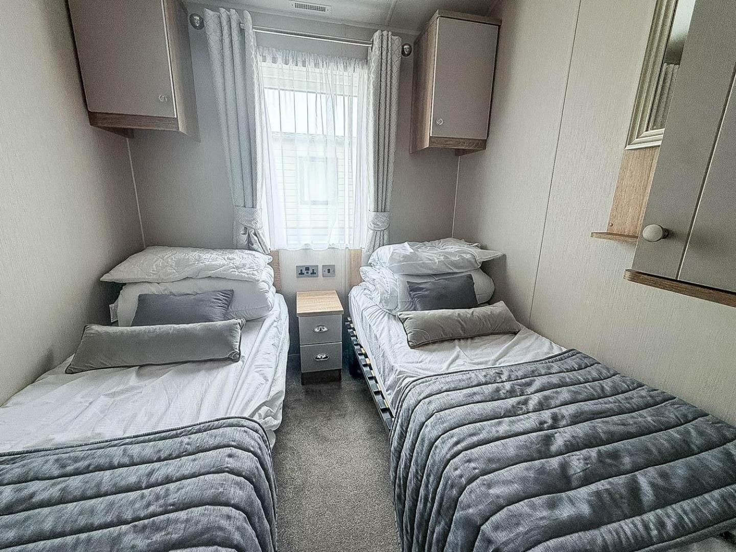 Beautiful Lodge With Full Sea Views At Broadland Sands In Suffolk Ref 20235Bs Hopton on Sea Eksteriør bilde
