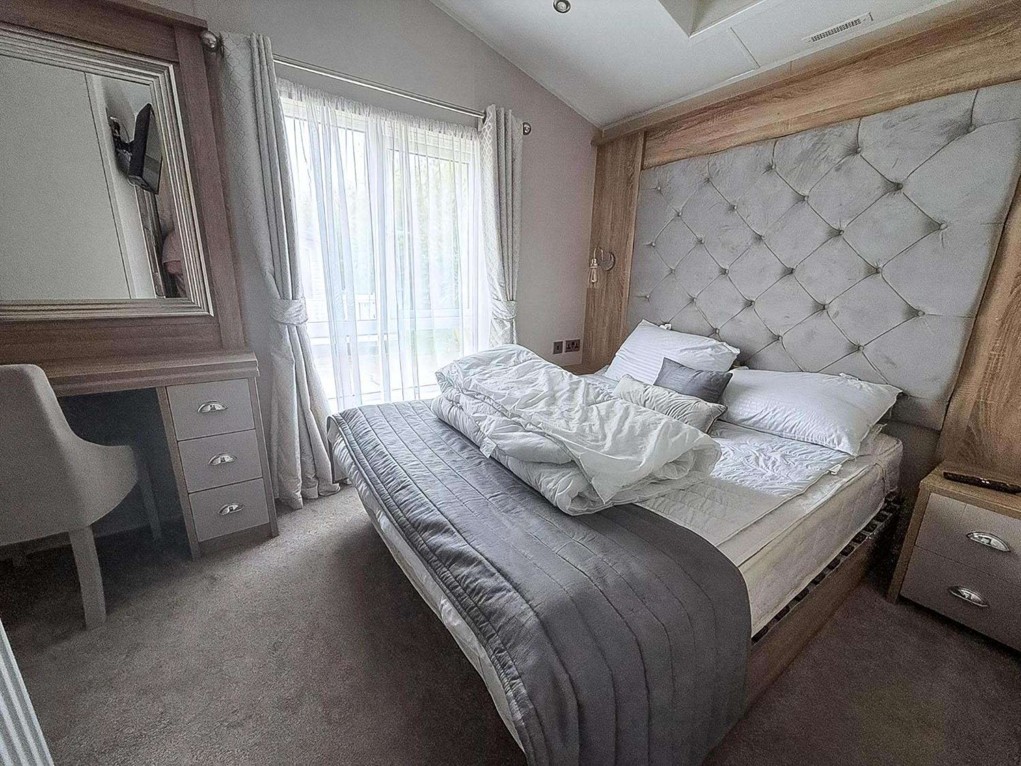 Beautiful Lodge With Full Sea Views At Broadland Sands In Suffolk Ref 20235Bs Hopton on Sea Eksteriør bilde