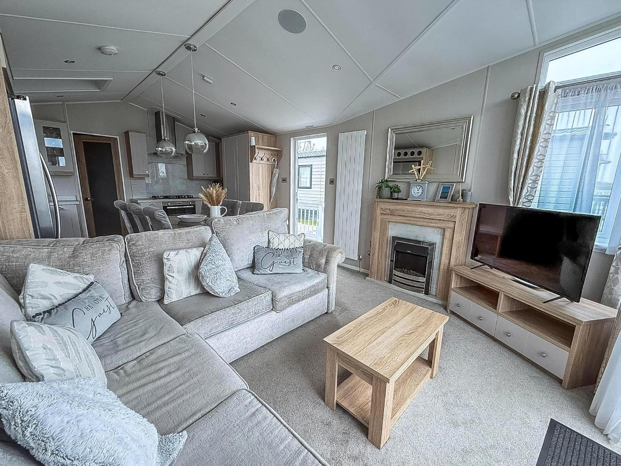 Beautiful Lodge With Full Sea Views At Broadland Sands In Suffolk Ref 20235Bs Hopton on Sea Eksteriør bilde